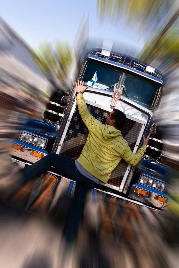 Attraversare solo sulle strisce pedonali!!!