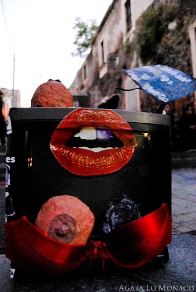 Informazione distrutta per massa distratta!