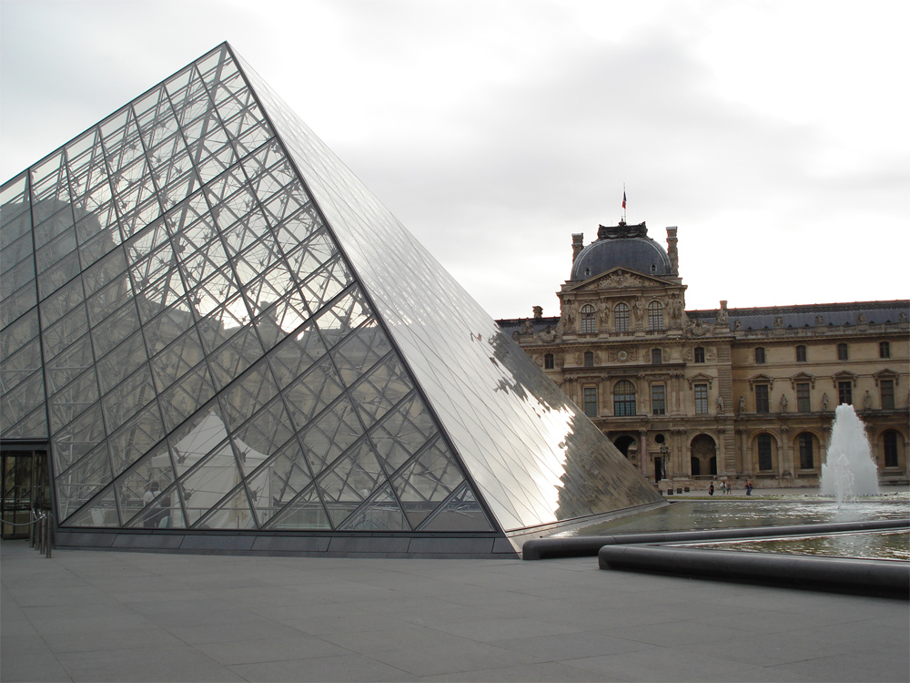La pyramide du Louvre