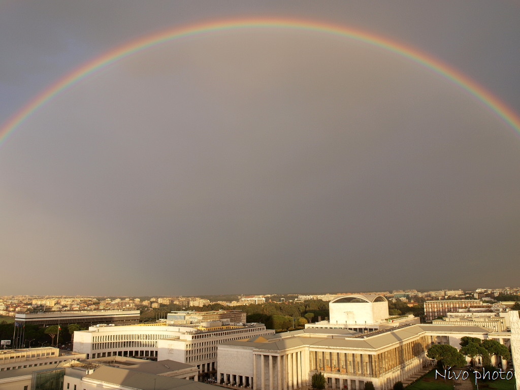 Arcobaleno su Roma EUR