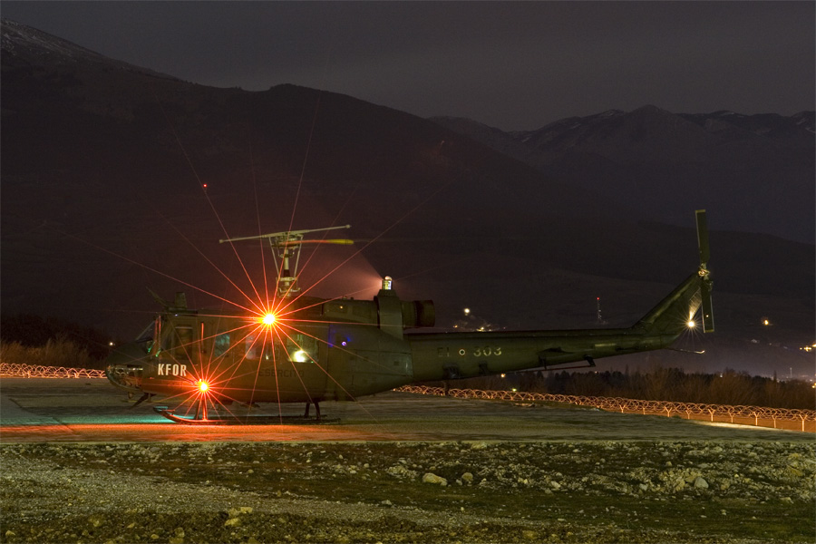 Elicottero i notturna