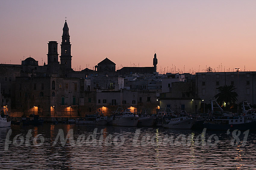 Monopoli in controluce.