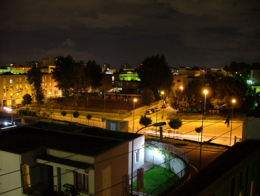 Napoli, squacio del quartiere Marianella di notte