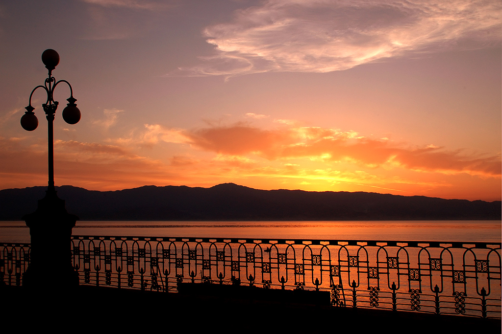 Tramonto sullo Stretto