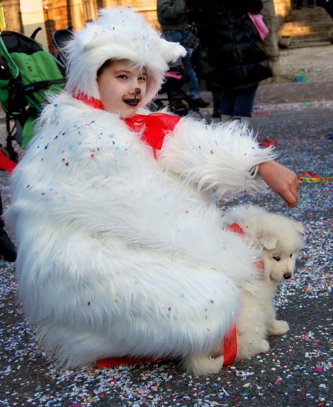 Un bambino e il suo cane