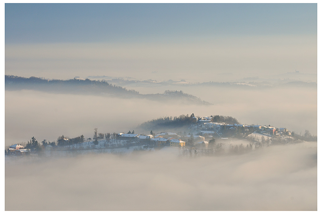 Nebbia e colline
