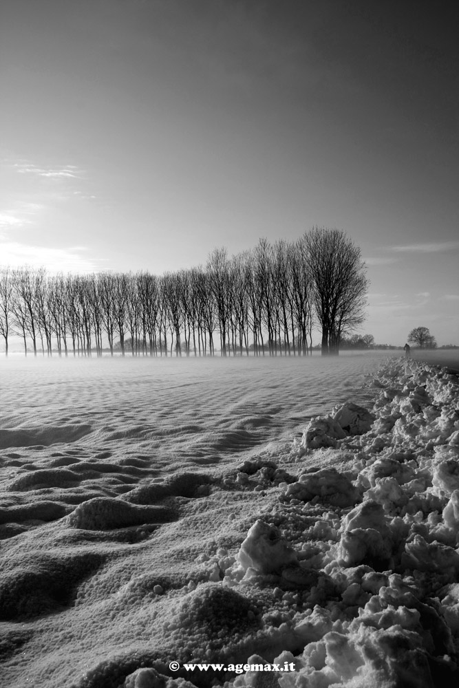 Black (man) in White (snow) N�3