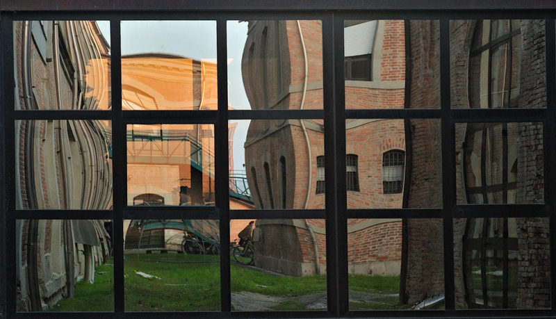 Attraverso uno specchio