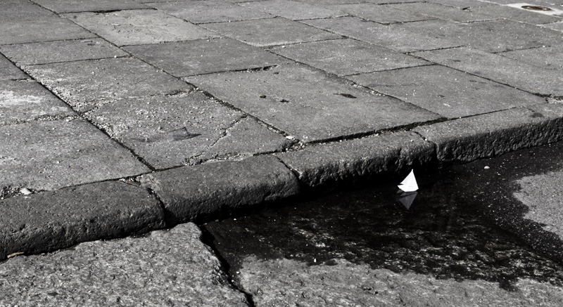 specchio rotto. frammento navigabile