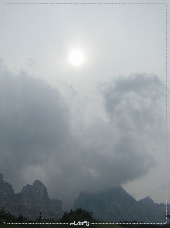 *EtRaNgE aTmOsPhErE*