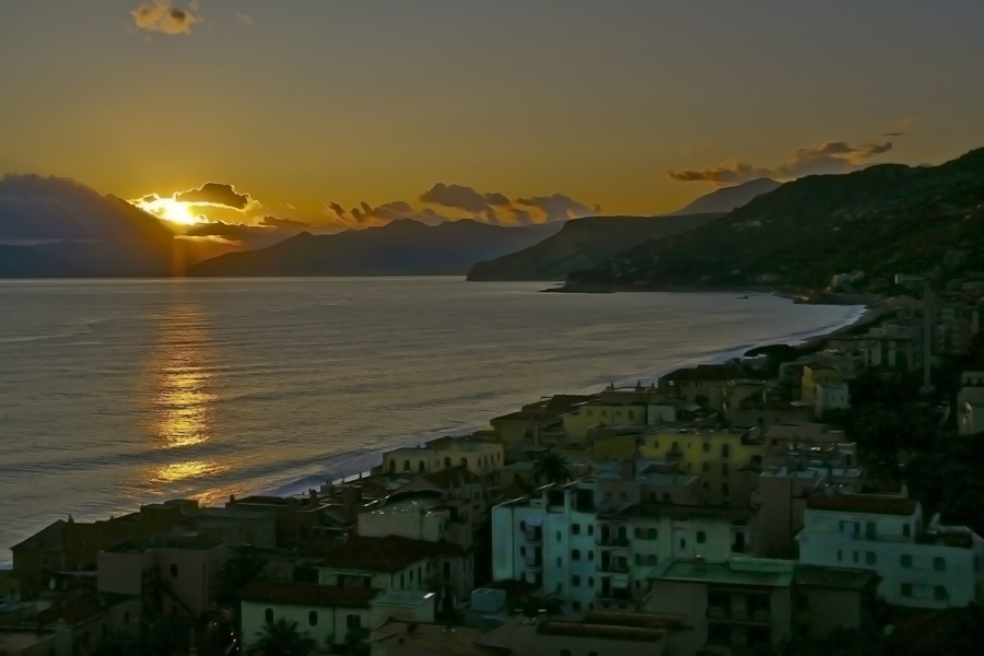 Una sera in questa splendida baia.........