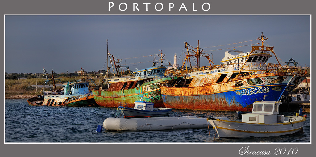 Portopalo 3 colour boats