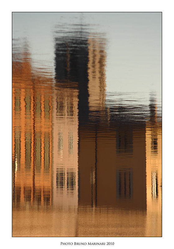 Riflessi capovolti sull'Arno
