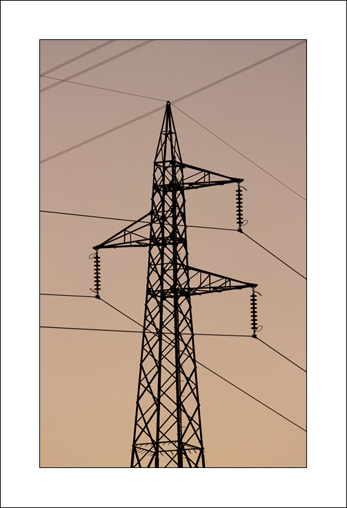 Pali,cavi e tralicci