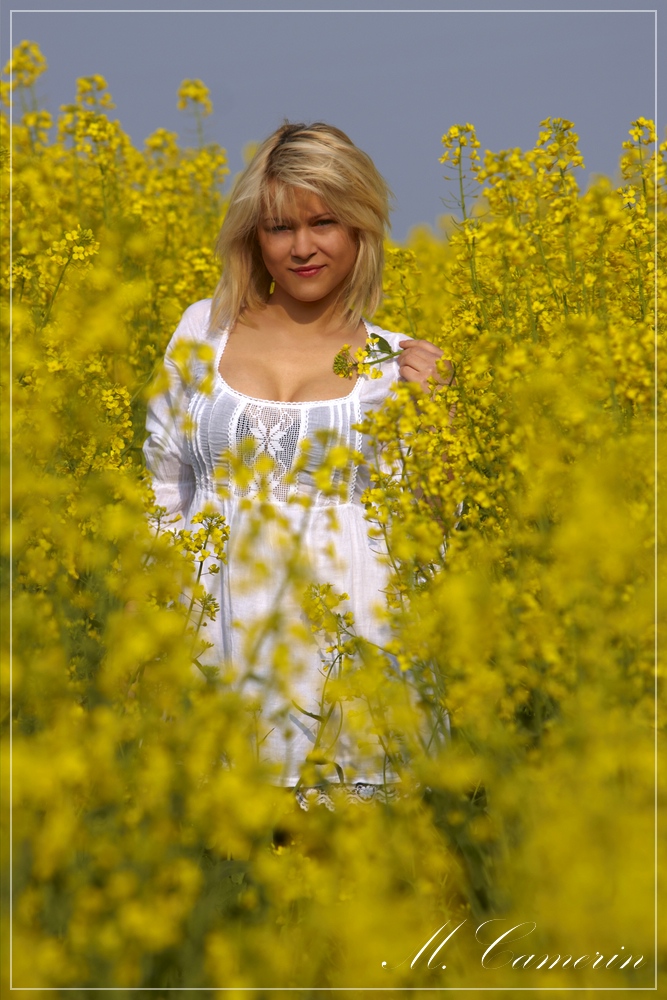 Bionda ragazza acqua & sapone