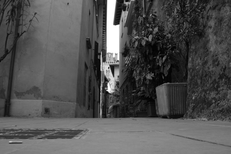 A due cm dal pavimento...