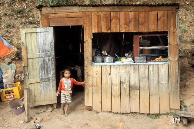 Madagascar - Piccolo ristorante a Tan�