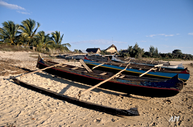 Madagascar - Piroghe a Belo sur Mer