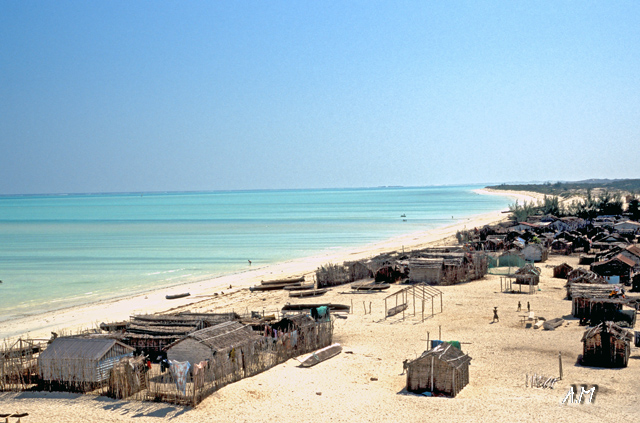 Madagascar - Villaggio tra Andavadaoka e Salary