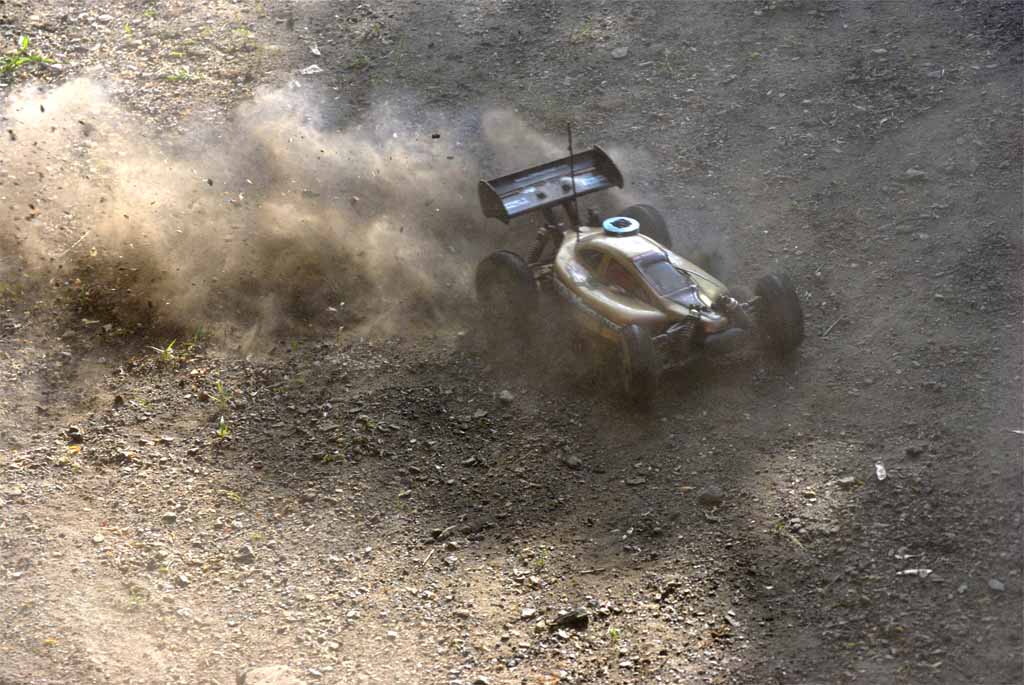 Macchinina a motore a scpoopio