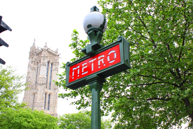 Tour St-Jacques vista dalla fermata del Metr�