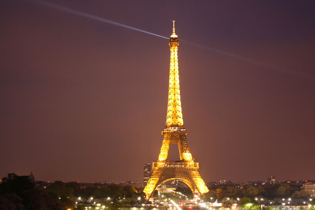 Torre Eiffel di notte