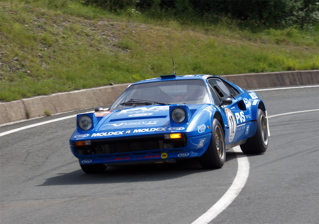 Fate largo che passamo noi....