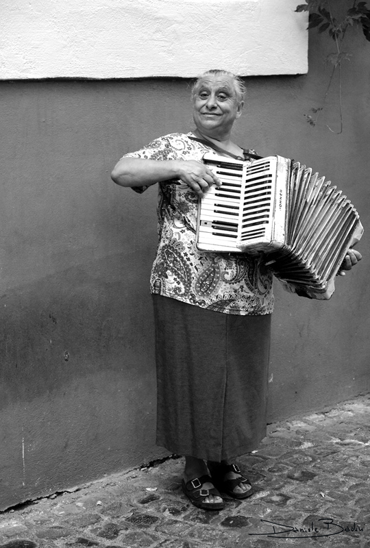 la donna con la fisarmonica