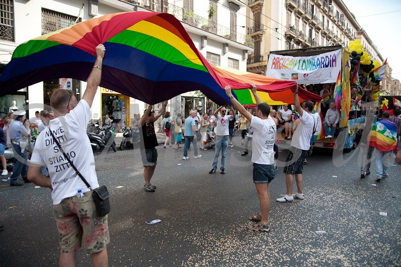 niente diritti se stiamo zitti