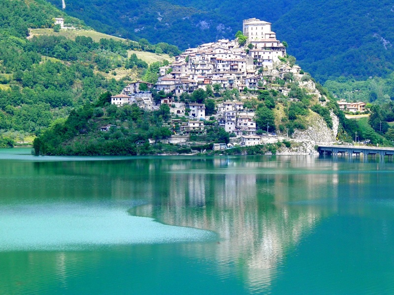 Castel di Tora - Lago di Turano