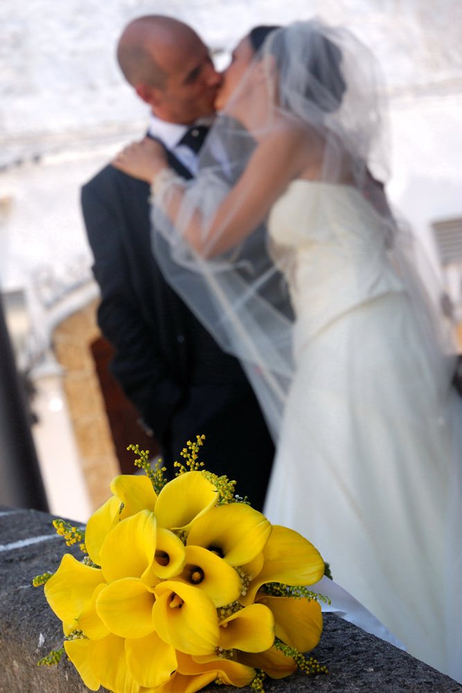 sposi sfocati in 2 piano