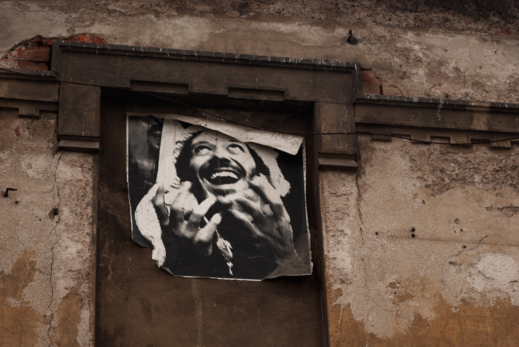 Urlando contro il cielo