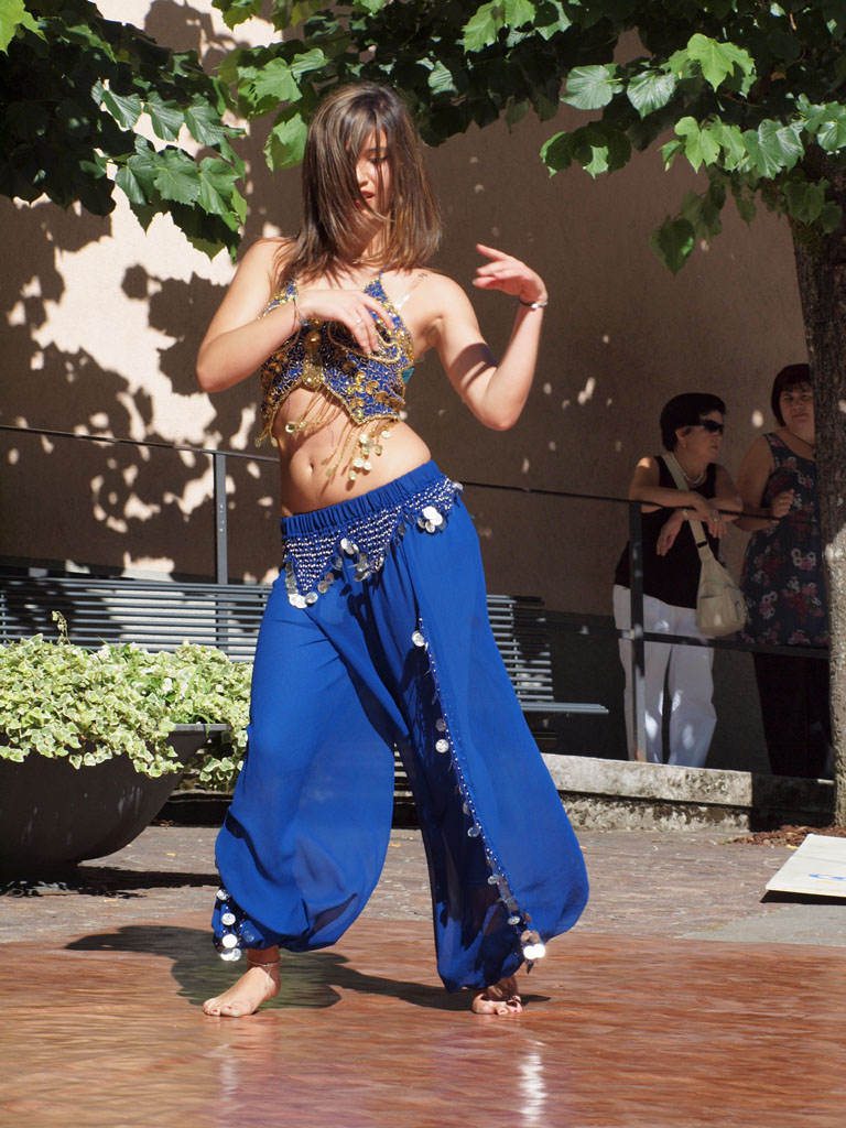 festa artisti di strada,danzatrice del ventre