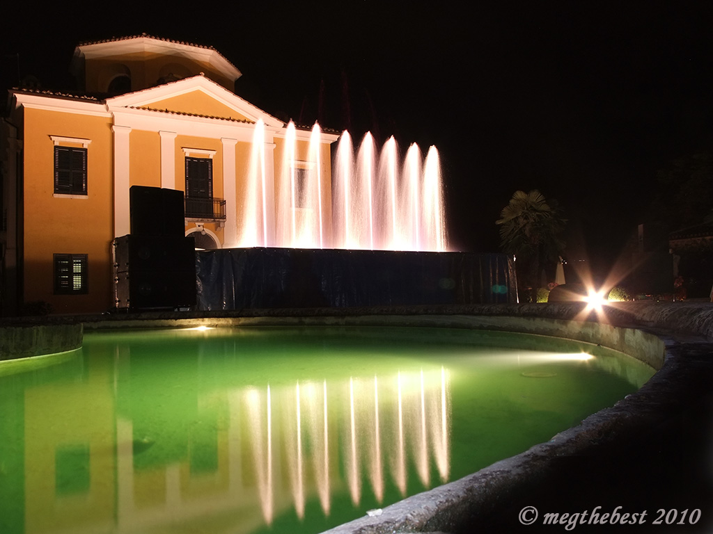 Fontana con giochi di luce