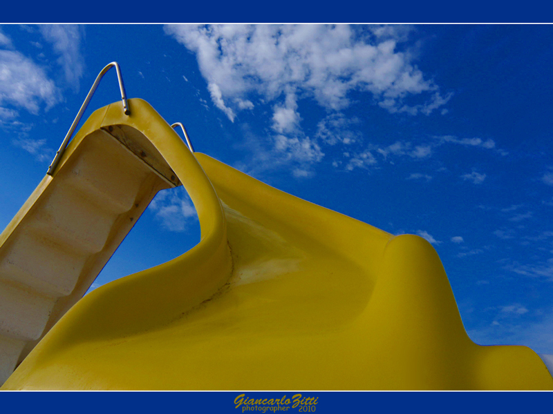 giocando in spiaggia