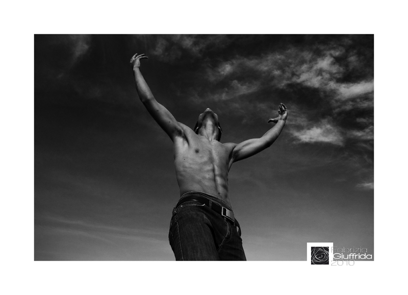 Urlando contro il cielo