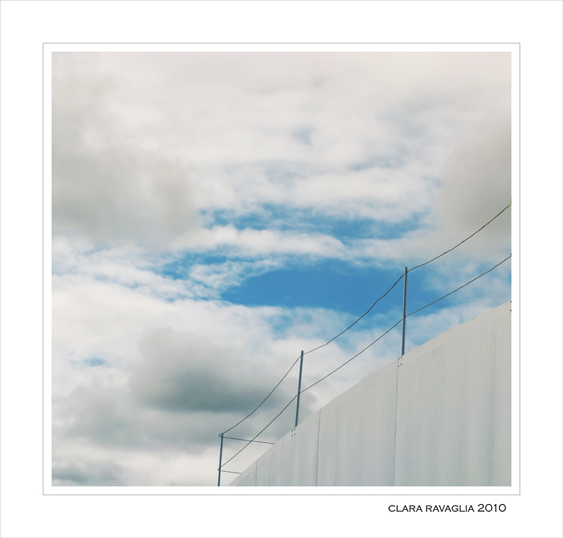 Oltre la barriera...