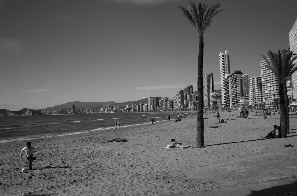 i bimbi giocano ancora a palla