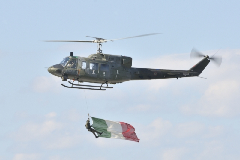 AB212 - Passaggio bandiera