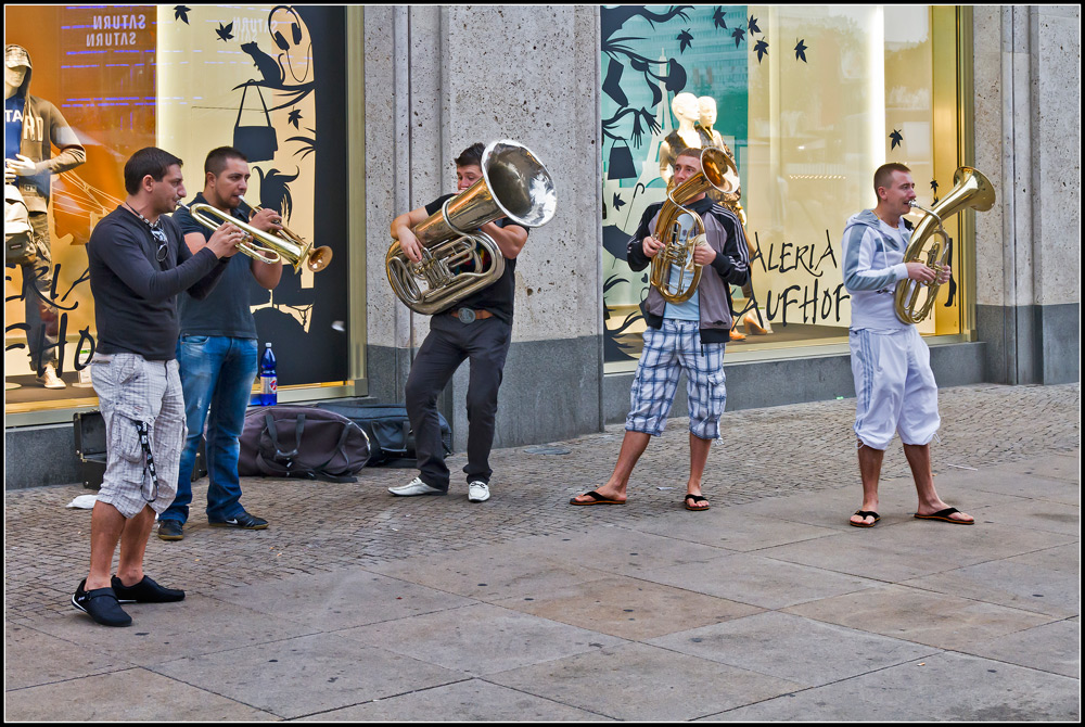 Berlino, Suonatori in Alexander Platz
