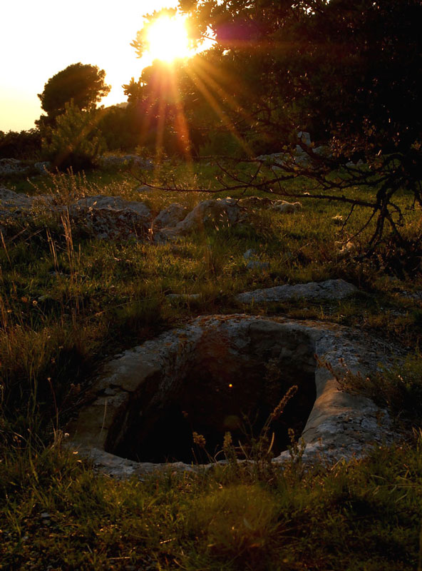 tombe scavate nella roccia