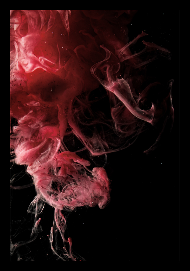 Rosso fluido astratto