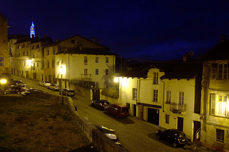 Pinerolo,Via Principi d'Acaja,sullo sfondo San Maurizio