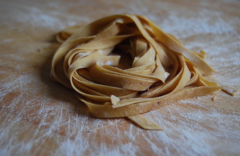 ...vorrei fare un grosso applauso alla mia mogliettina...l'amore per la cucina e i risultati che lei ottiene sono il frutto di un background di lavoro e di passione...come la pasta che amorevolmente realizza.
