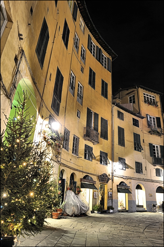 Lucca, Piazza Anfiteatro