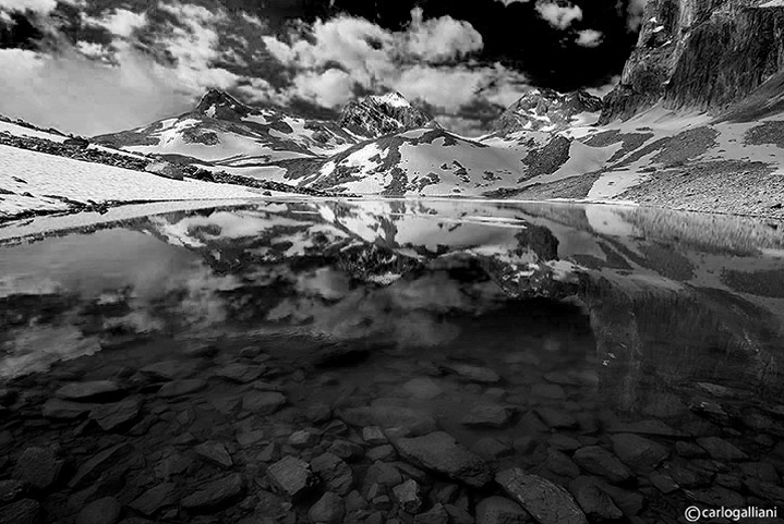 Lago alpino version b&w