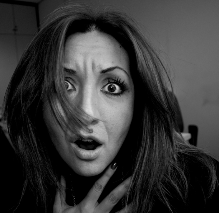 paura ... in ufficio .... zan zan zan  ( musichetta dei film Horror )