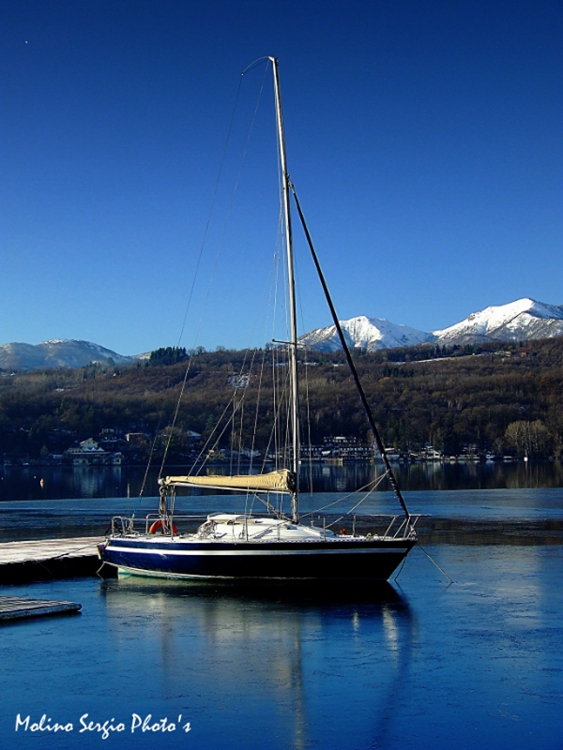 barca intrappolata nel ghiaccio