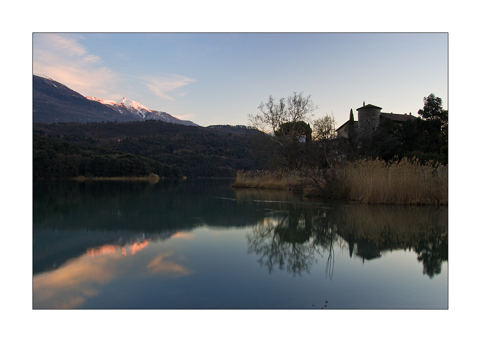 Castel Toblino con Monte Cornetto