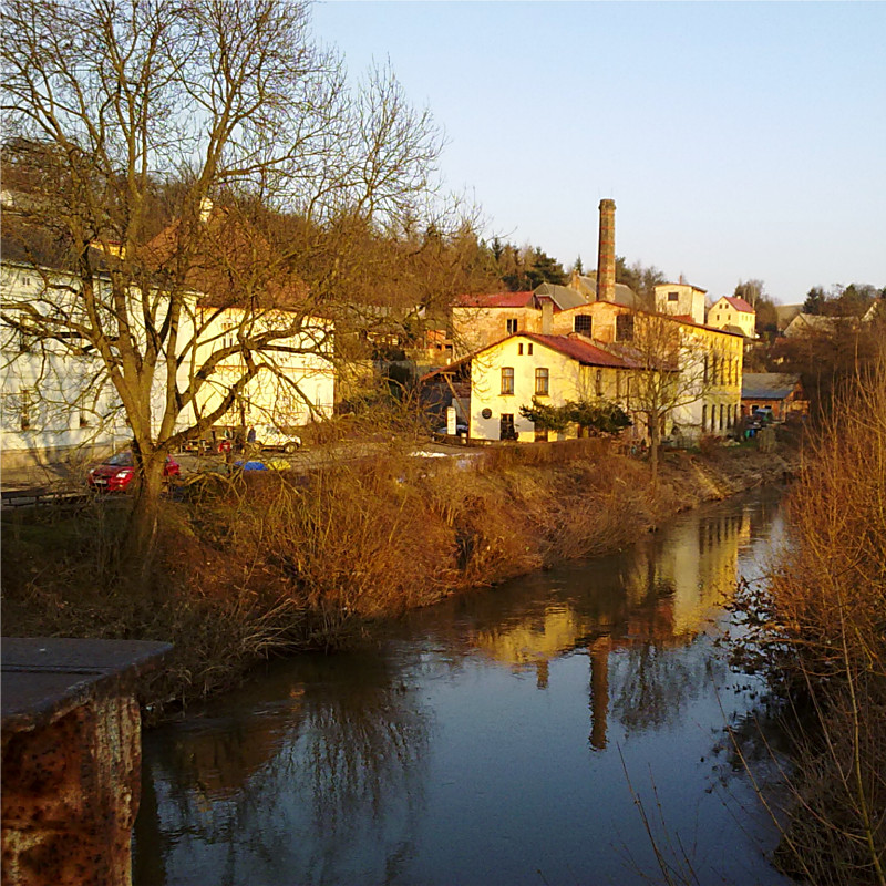 La fabbrica al tramonto